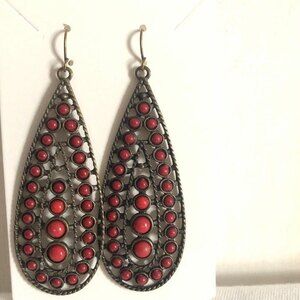 Teardrop Antiqued Red Cabochon Pierced Dangle Earrings Gold Tone
